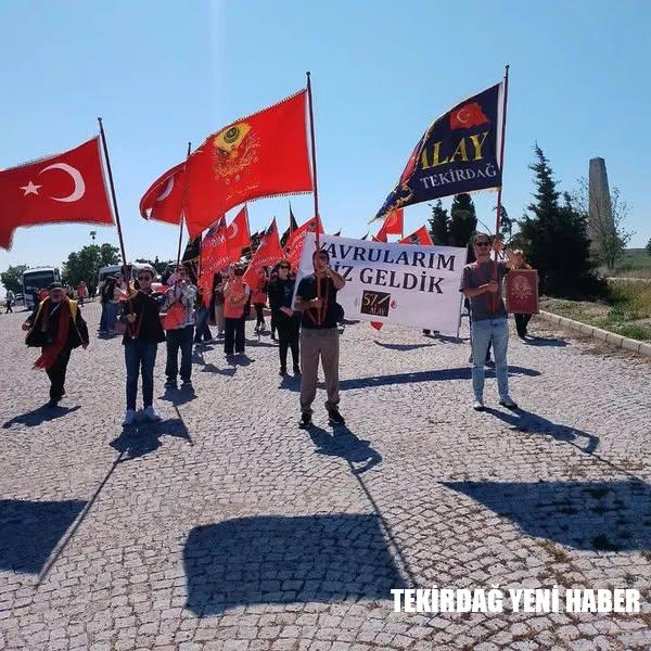 BİZ İLKELERİN  YÜRÜYÜŞÇÜLERİYİZ..