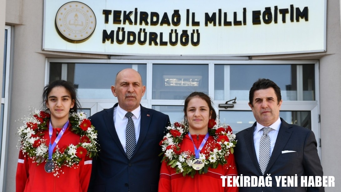 Dünya Şampiyonları İl Milli Eğitim Müdürü Dr. Abdülaziz Yeniyol’u Ziyaret Etti