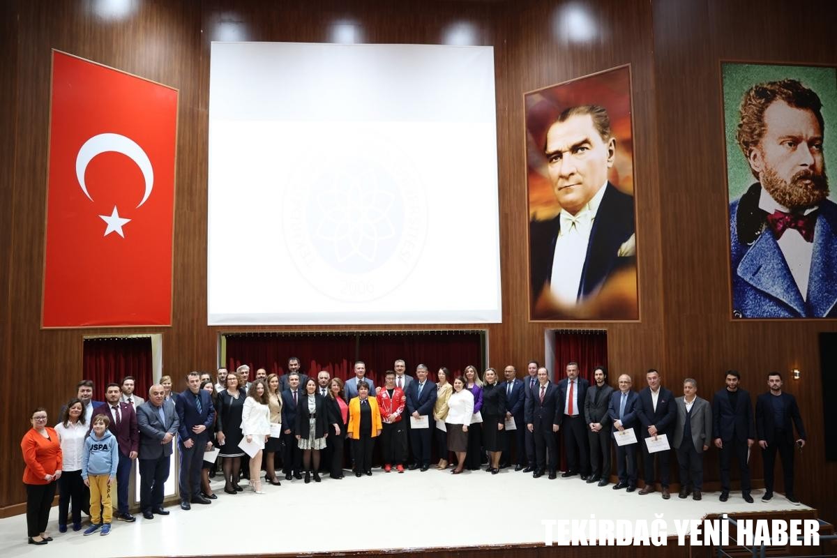TEKİRDAĞ NKÜ’DE ‘2025 YILI AKADEMİK, İDARİ VE ÖĞRENCİ ÖDÜL TÖRENİ’ GERÇEKLEŞTİ