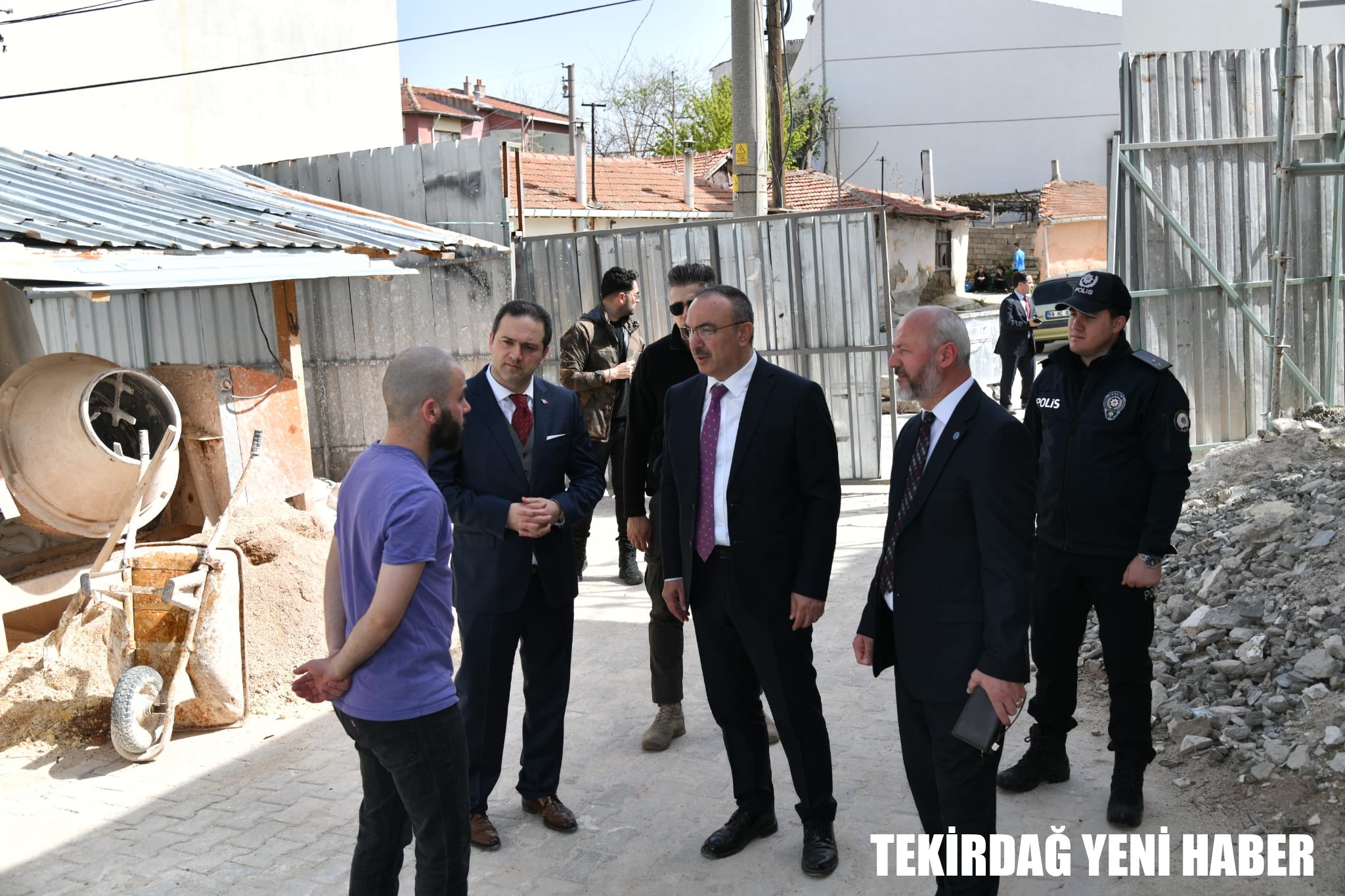 Vali Soytürk Hayrabolu İlçemizde Restorasyonu Devam Eden Tarihi Camiyi Ziyaret Etti