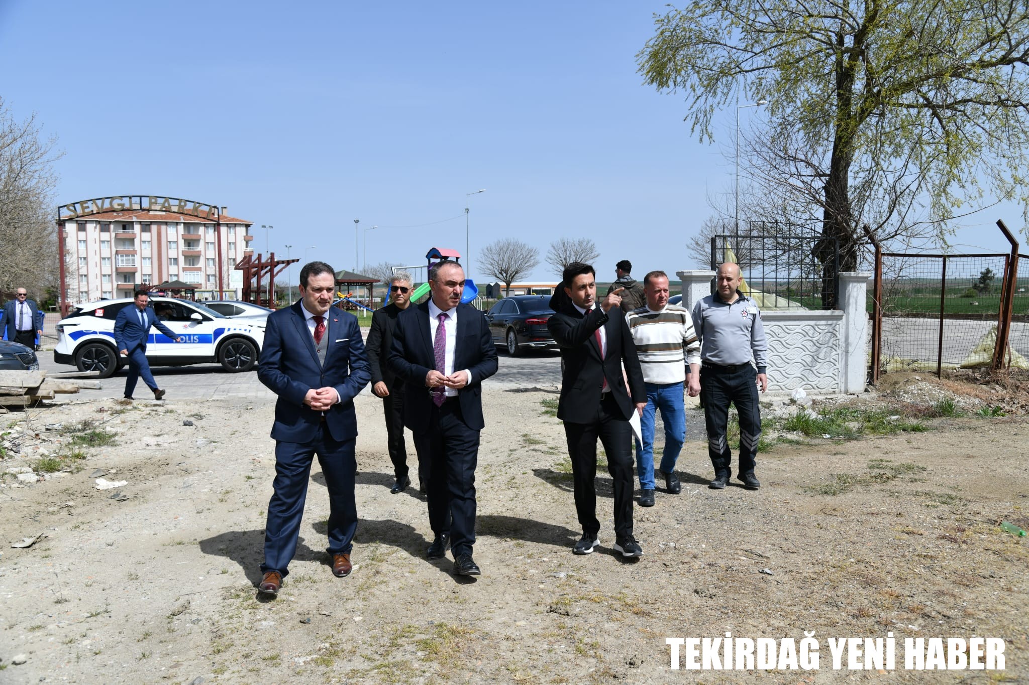 Vali Soytürk Hayrobolu İlçemizde Yaptırılan Yüzme Havuzunda İncelemelerde Bulundu