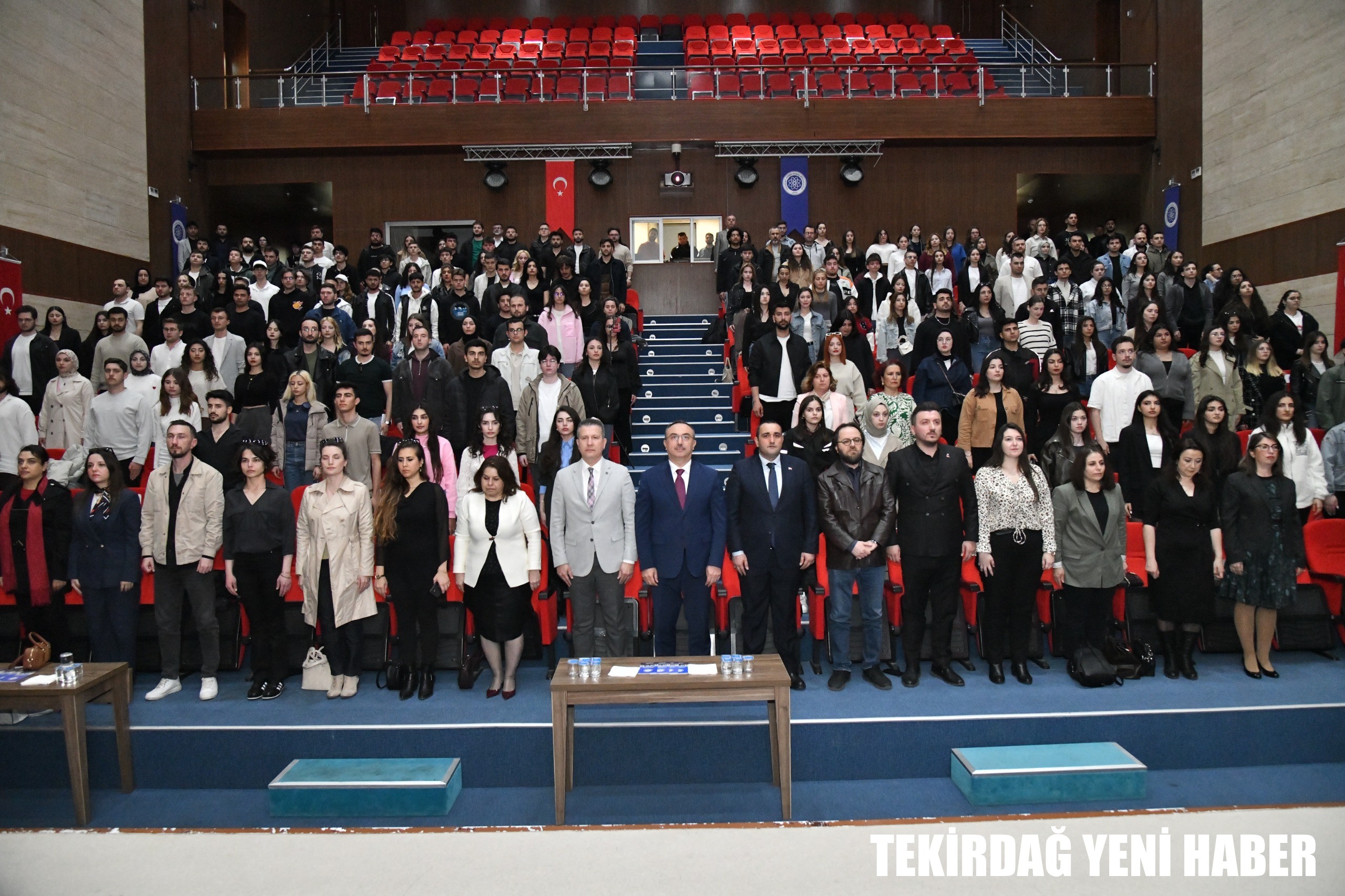 Vali Soytürk Siyaset Bilimi ve Kamu Yönetimi Bölümü Öğrencilerinin Sorularını Yanıtladı