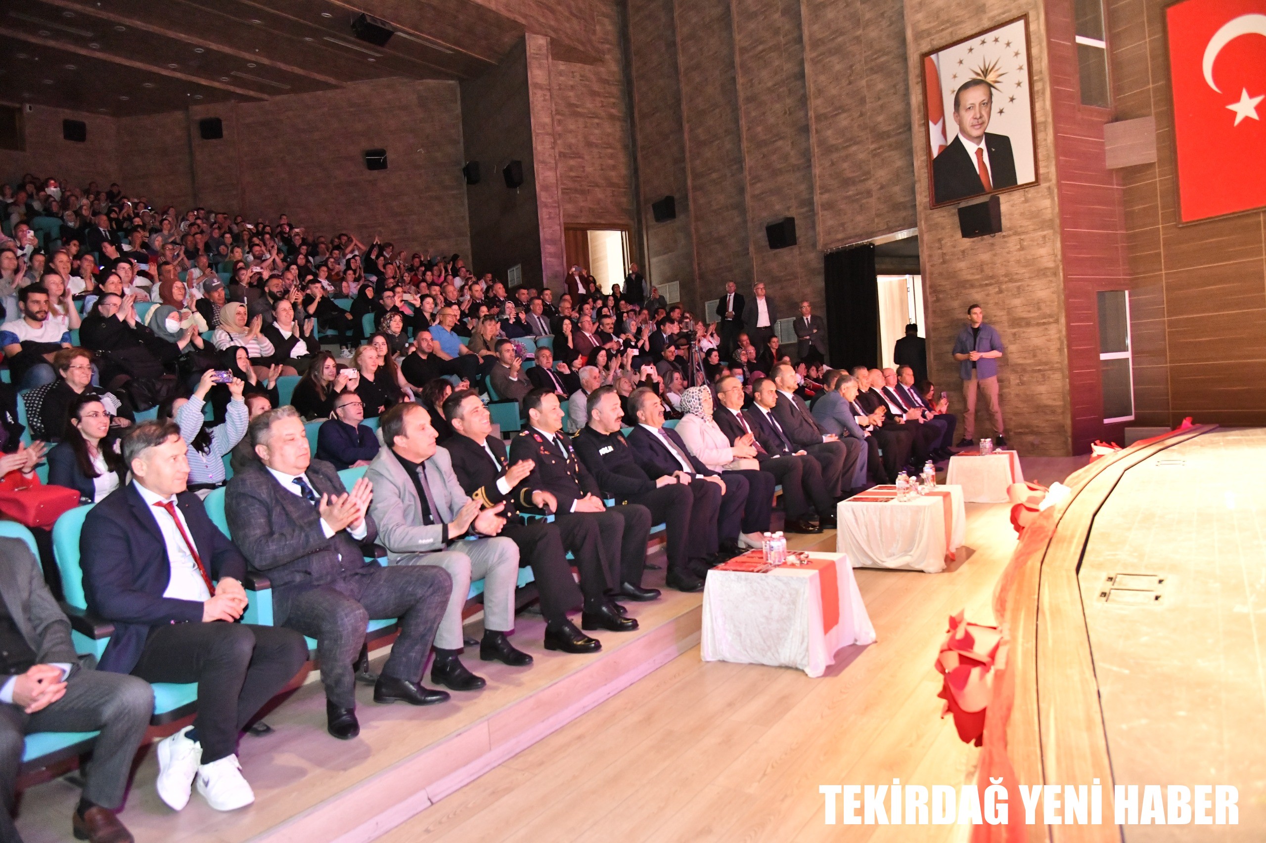 Vali Soytürk ve Eşi Nurdan Soytürk Çocuk Bayramı Konseri’ne Katıldı