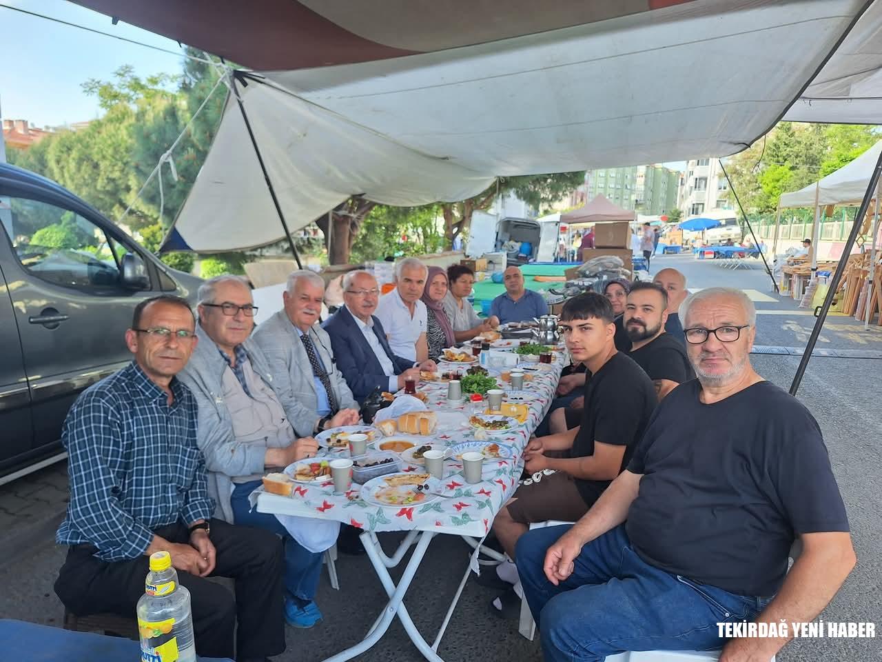 Albayrak esnafın yanında