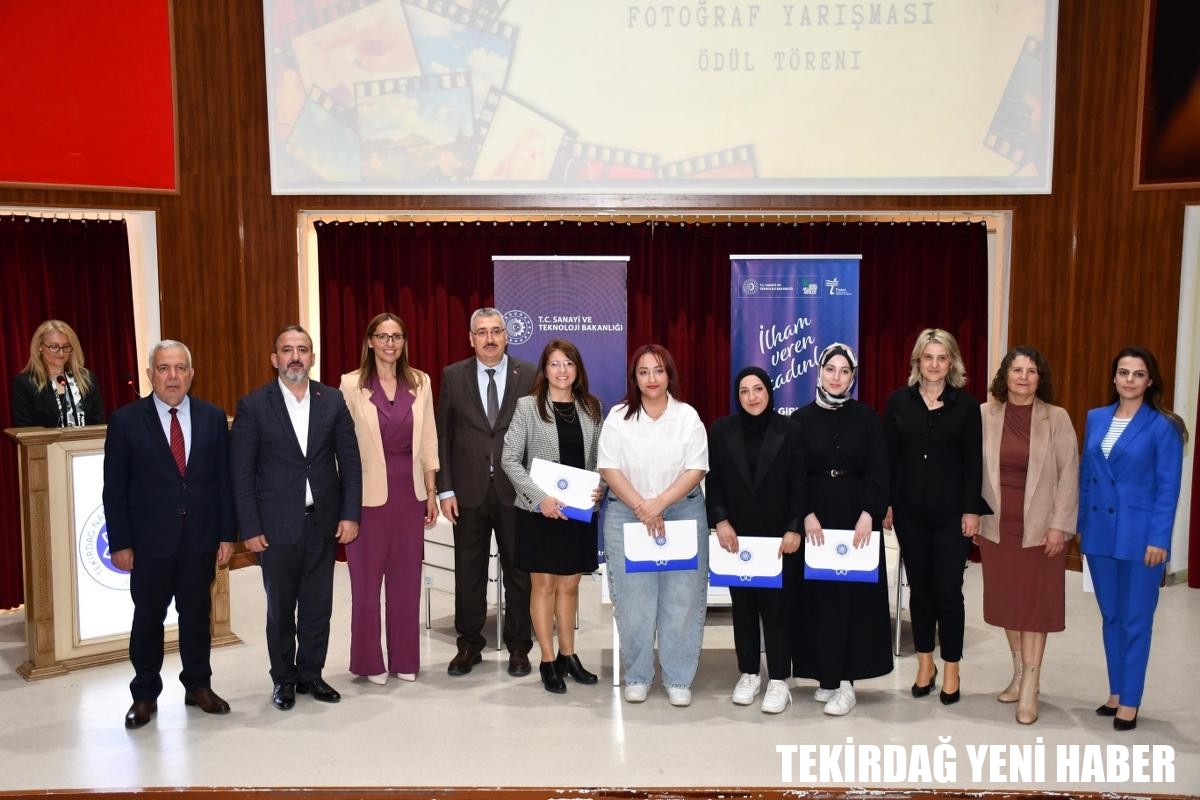 “BİR KAREDE AİLE” FOTOĞRAF YARIŞMASI ÖDÜL TÖRENİ VE “İLHAM VEREN KADINLAR-BİR HİKAYEDE KADIN, BİR KAREDE AİLE” PANELİ GERÇEKLEŞTİ