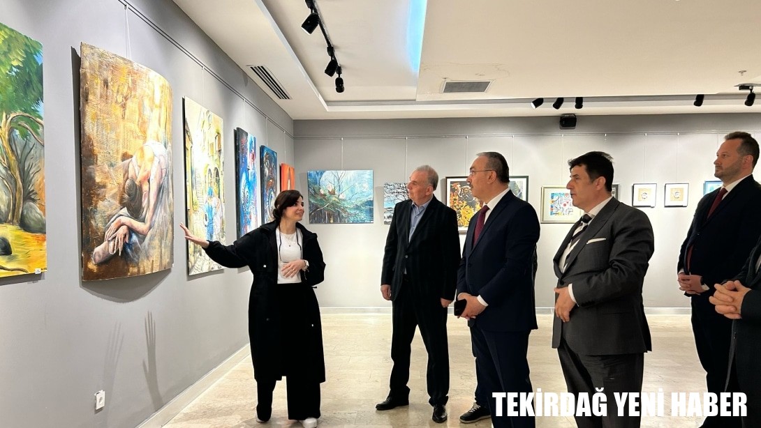 “Birlikten Renk Doğar” Adlı Resim Sergisini Vali Sn. Recep SOYTÜRK, Eşi Sn. Nurdan SOYTÜRK, Kaymakam Sn. Mustafa GÜLER Ziyaret Ettiler