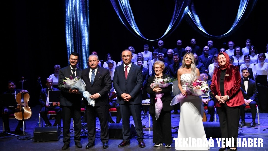 Devlet Sanatçısı Prof. Dr. Alâeddin Yavaşça Besteleri Konseri Şef Neslihan Armağan Yönetiminde ki Koro Tarafından Seslendirildi