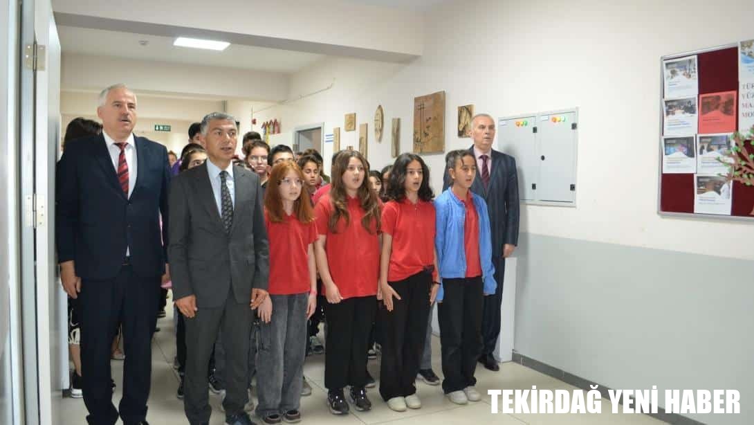 İlçe Milli Eğitim Müdürü . Ebubekir ATİLLA ve Şube Müdürü . Necati KOÇ Hacıilbey Ortaokulu’nda Bayrak Törenine Katıldı