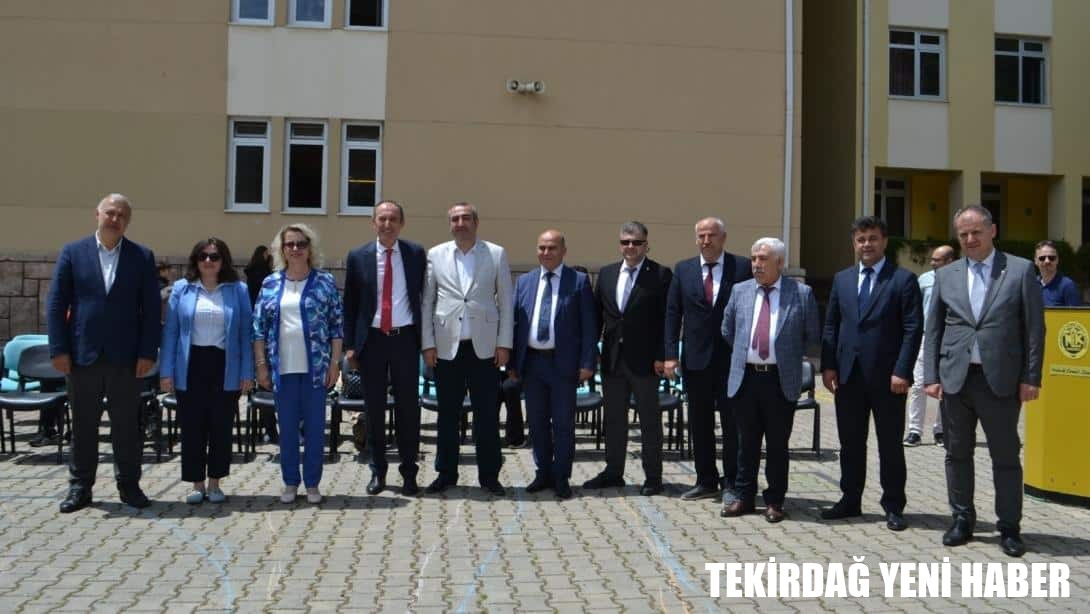 Namık Kemal Lisesi’nde Düzenlenen TÜBİTAK Bilim Fuarına İlçe Mili Eğitim Müdür V. Serpil ÇETİN Katıldı