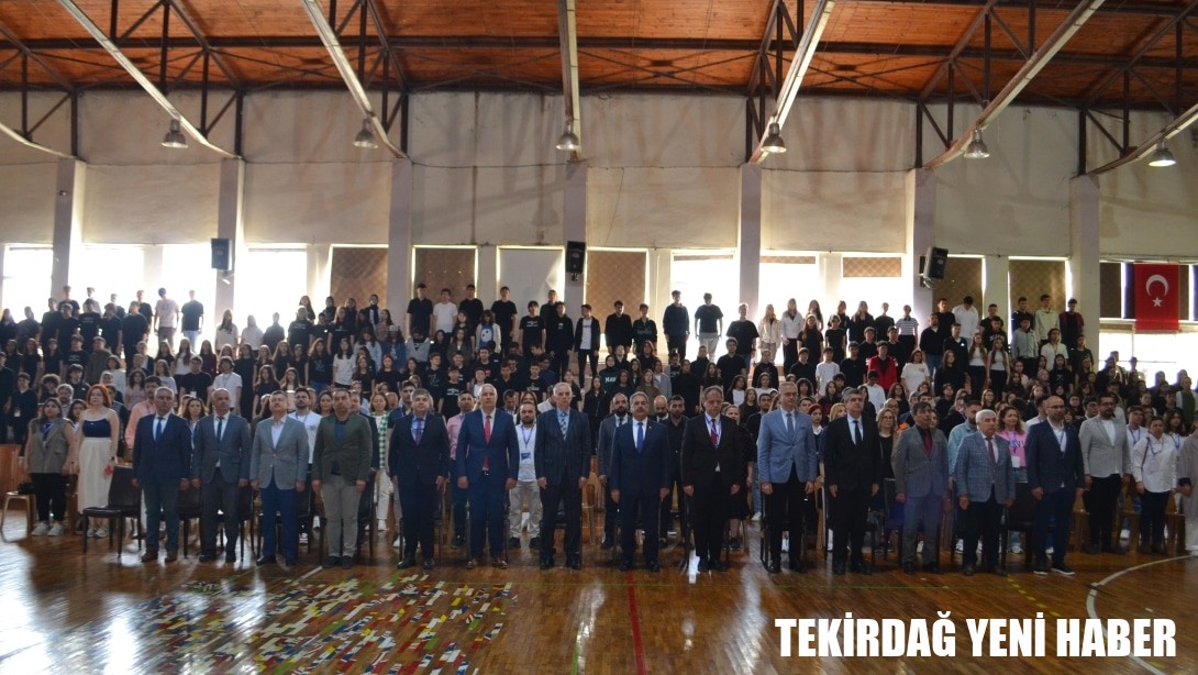 Tekirdağ Anadolu Lisesi’nde Düzenlenen Üniversite Tanıtım Fuarına Kaymakam Sn. Mustafa GÜLER, İlçe Milli Eğitim Müdür V. Sn. Necati KOÇ ve Şube Müdürü Sn. Ahmet ALTIN katıldı