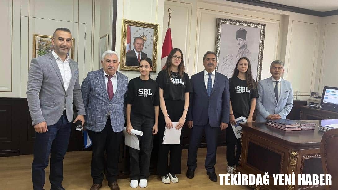 Tekirdağ Belediyesi Mehmet Serez Sosyal Bilimler Lisesi Öğrencileri Kaymakam . Mustafa GÜLER’i Ziyaret Ettiler