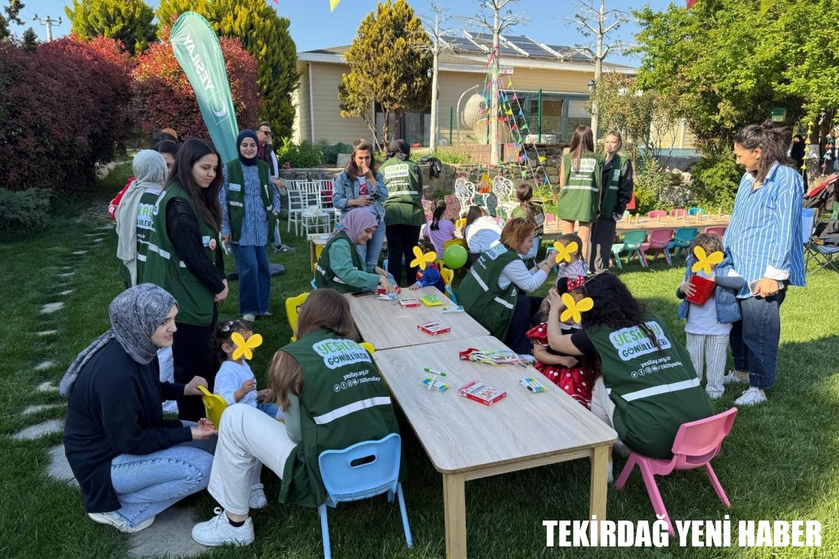TEKİRDAĞ NKÜ ‘GENÇ YEŞİLAY TOPLULUĞU’NDAN MİNİKLERE ZİYARET