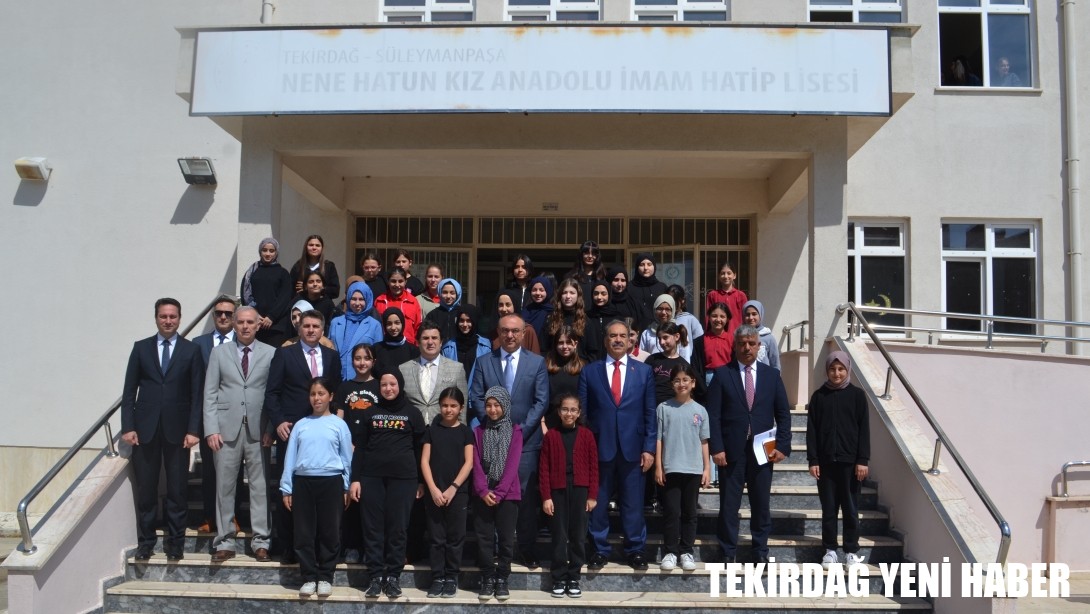 Tekirdağ Valisi Sn. Recep SOYTÜRK, Süleymanpaşa Kaymakamı Sn. Mustafa GÜLER Nene Hatun Kız Anadolu İmam Hatip Lisesi’ni ziyaret ettiler
