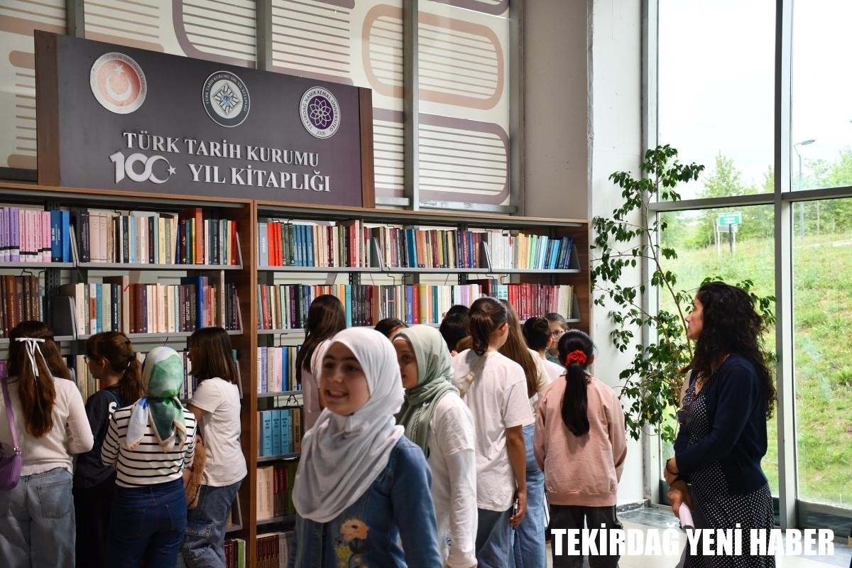 TRAKYA ANADOLU İMAM HATİP LİSESİ ÖĞRENCİLERİNDEN ÜNİVERSİTEMİZ KÜTÜPHANESİNE GEZİ