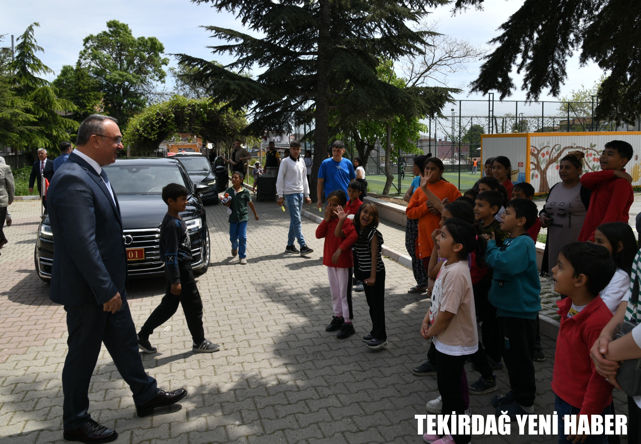 Vali Soytürk 13 Kasım Ortaokulunu Ziyaret Etti