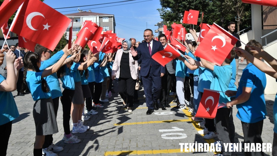 Vali Soytürk Dünya Oyun Oynama Günü’nde Öğrencilerle Oyun Oynadı