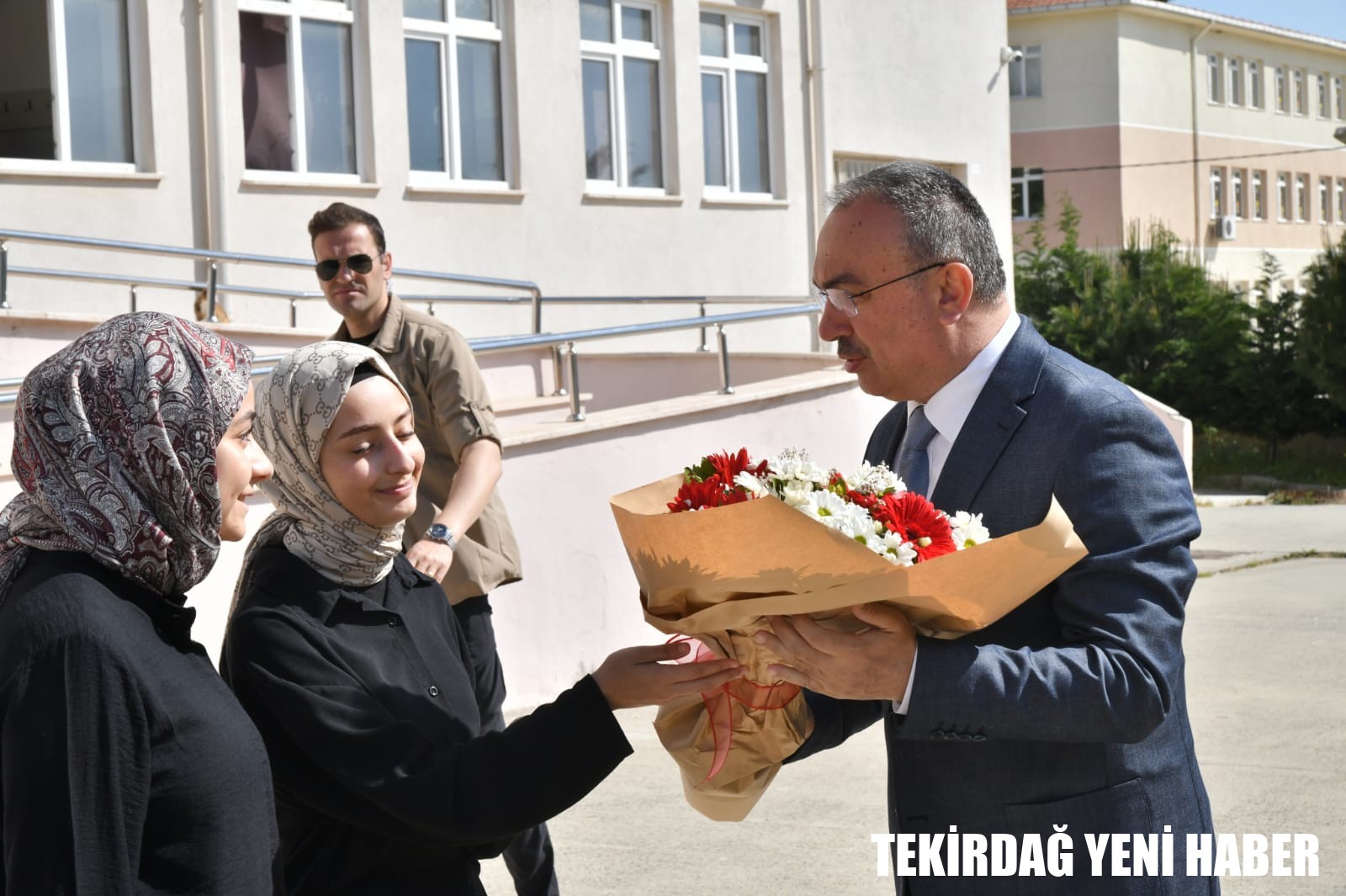 Vali Soytürk Tekirdağ Nene Hatun İmam Hatip Ortaokulu/Lisesi’ni Ziyaret Etti