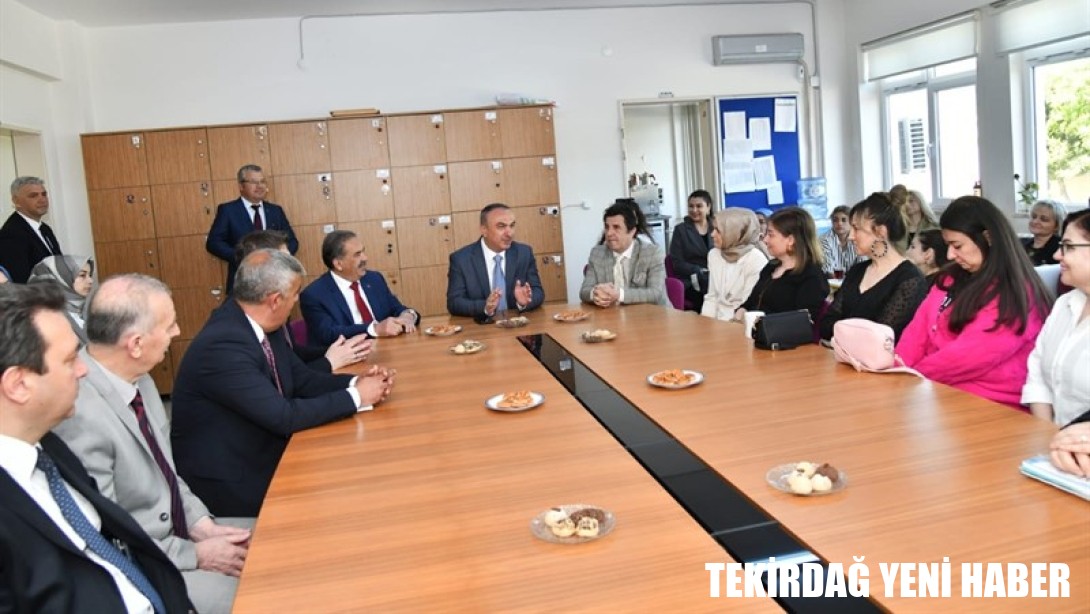 Vali Soytürk Tekirdağ Nene Hatun Kız Anadolu İmam Hatip Lisesini Ziyaret Etti