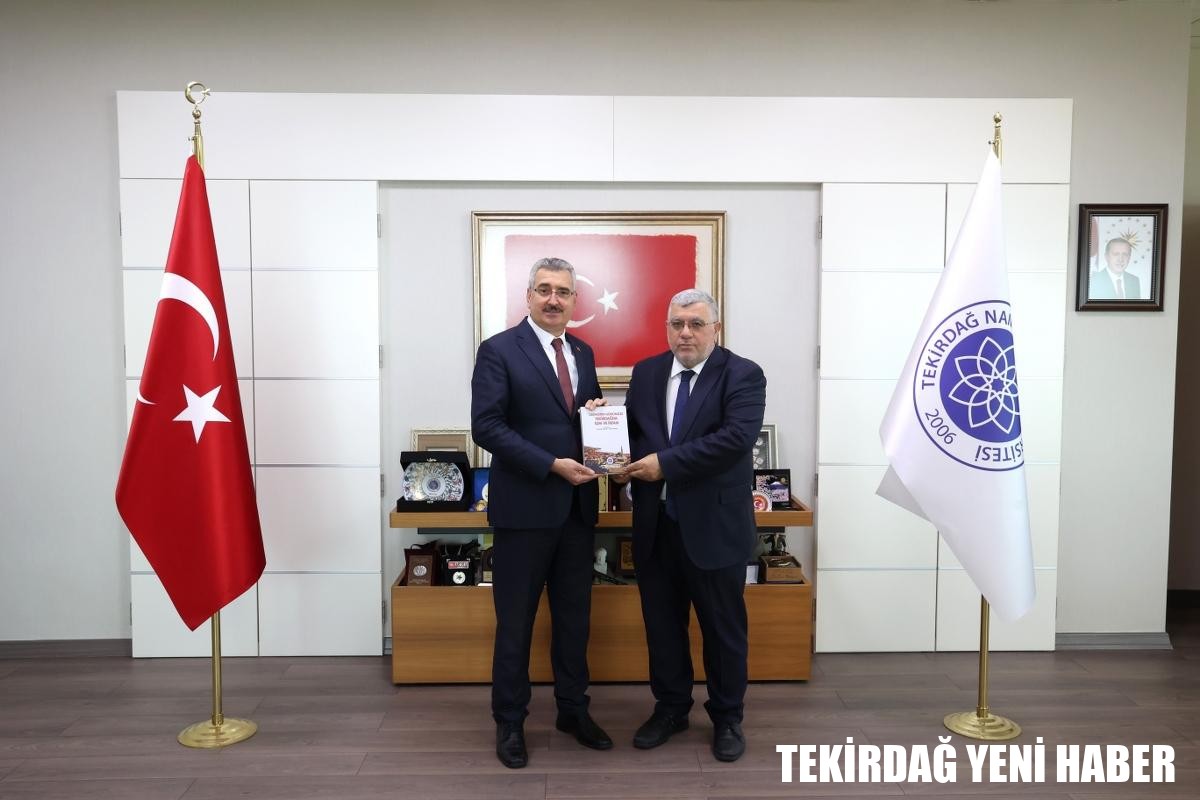 “GEÇMİŞTEN GÜNÜMÜZE TEKİRDAĞ’DA İLİM VE İRFAN” ADLI KİTAP ÜNİVERSİTEMİZ TARAFINDAN LİTERATÜRE KAZANDIRILDI