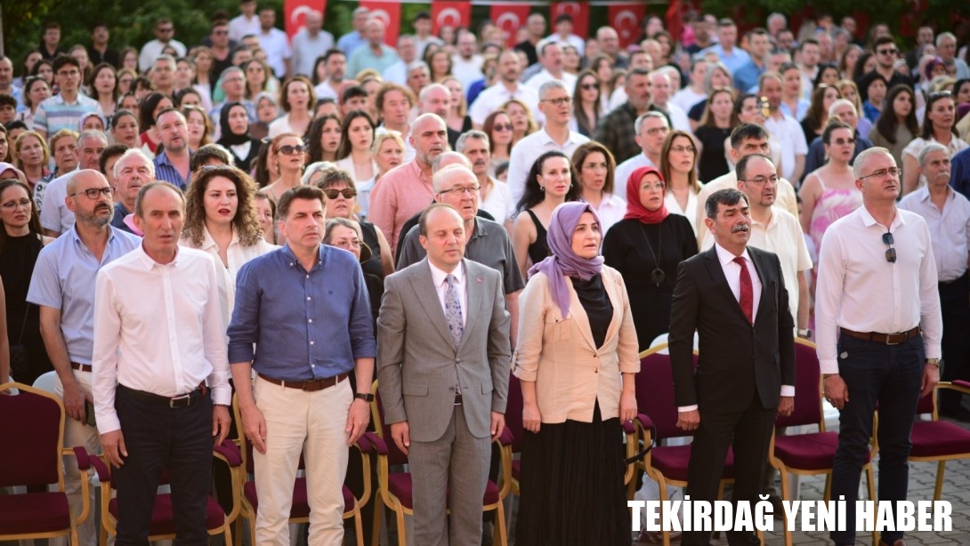 İlçemiz Kadriye Nazif Gölge Anadolu Lisesi ve Ebru Nayim Fen Lisesi’nin Mezuniyet Törenlerine; İlçe Milli Eğitim Müdürlüğümüzü Temsilen Şube Müdürü  Melek TEMEL katıldı.