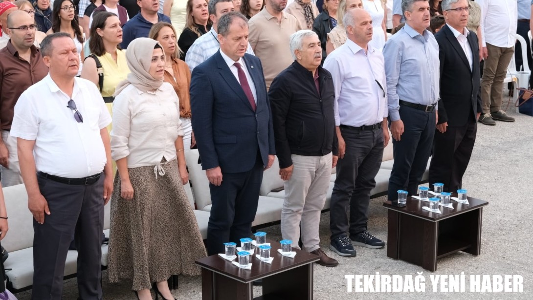İlçemiz Tekirdağ Anadolu Lisesi’nin Mezuniyet Törenine İlçe Milli Eğitim Müdürlüğümüzü Temsilen Şube Müdürü Melek TEMEL Katıldı.