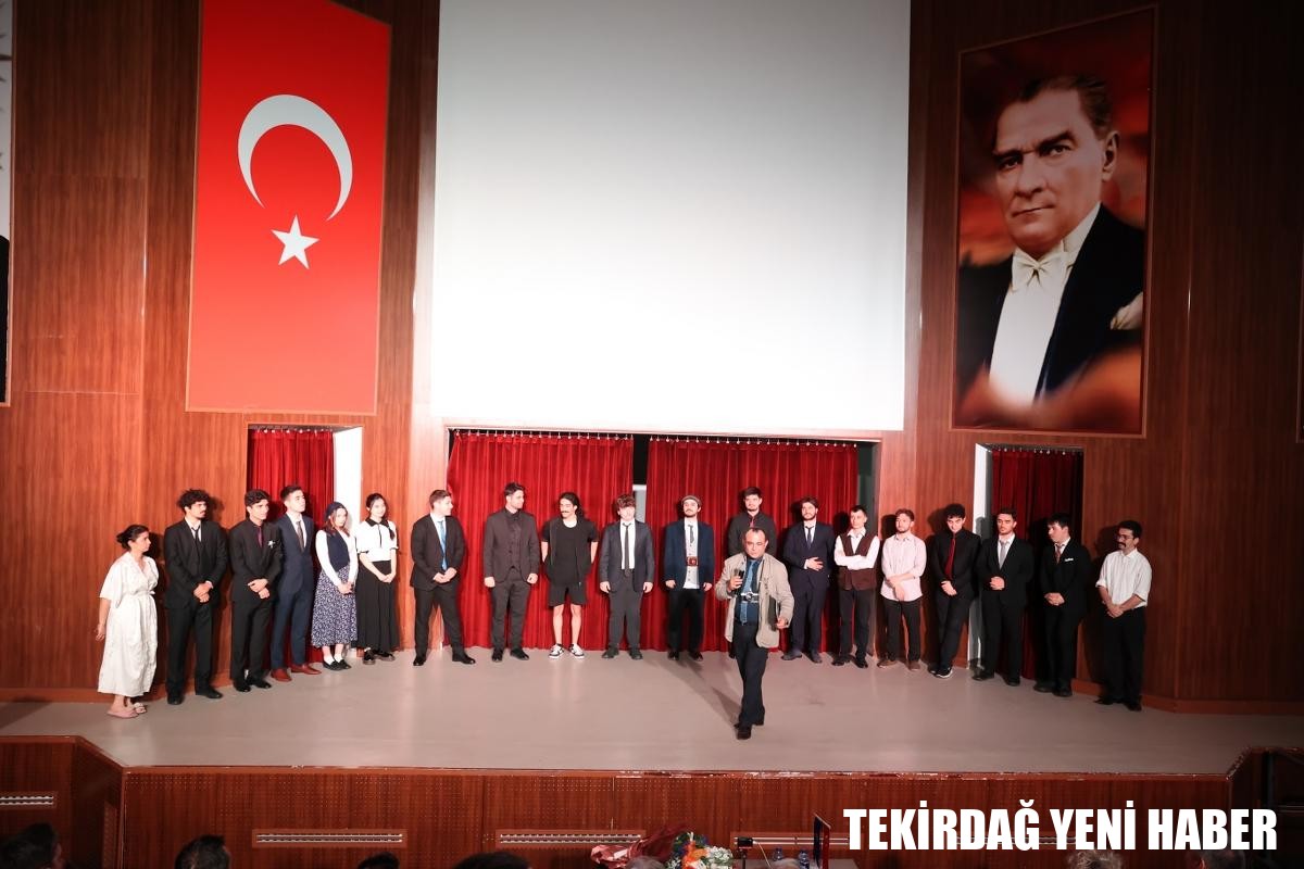 “LOZAN ANTLAŞMASI” TİYATRO OYUNU, SANATSEVERLERLE BULUŞTU
