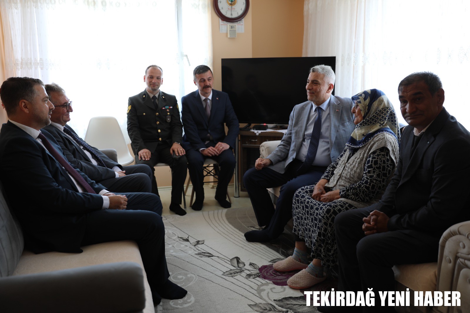 Ticaret Bakanı Bolat ve Vali Vekili Güler Şehit Ailesini Ziyaret Etti