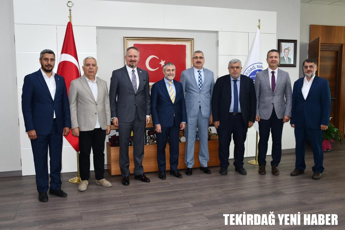 ÜNİVERSİTEMİZ REKTÖRÜNE NEZAKET ZİYARETİ