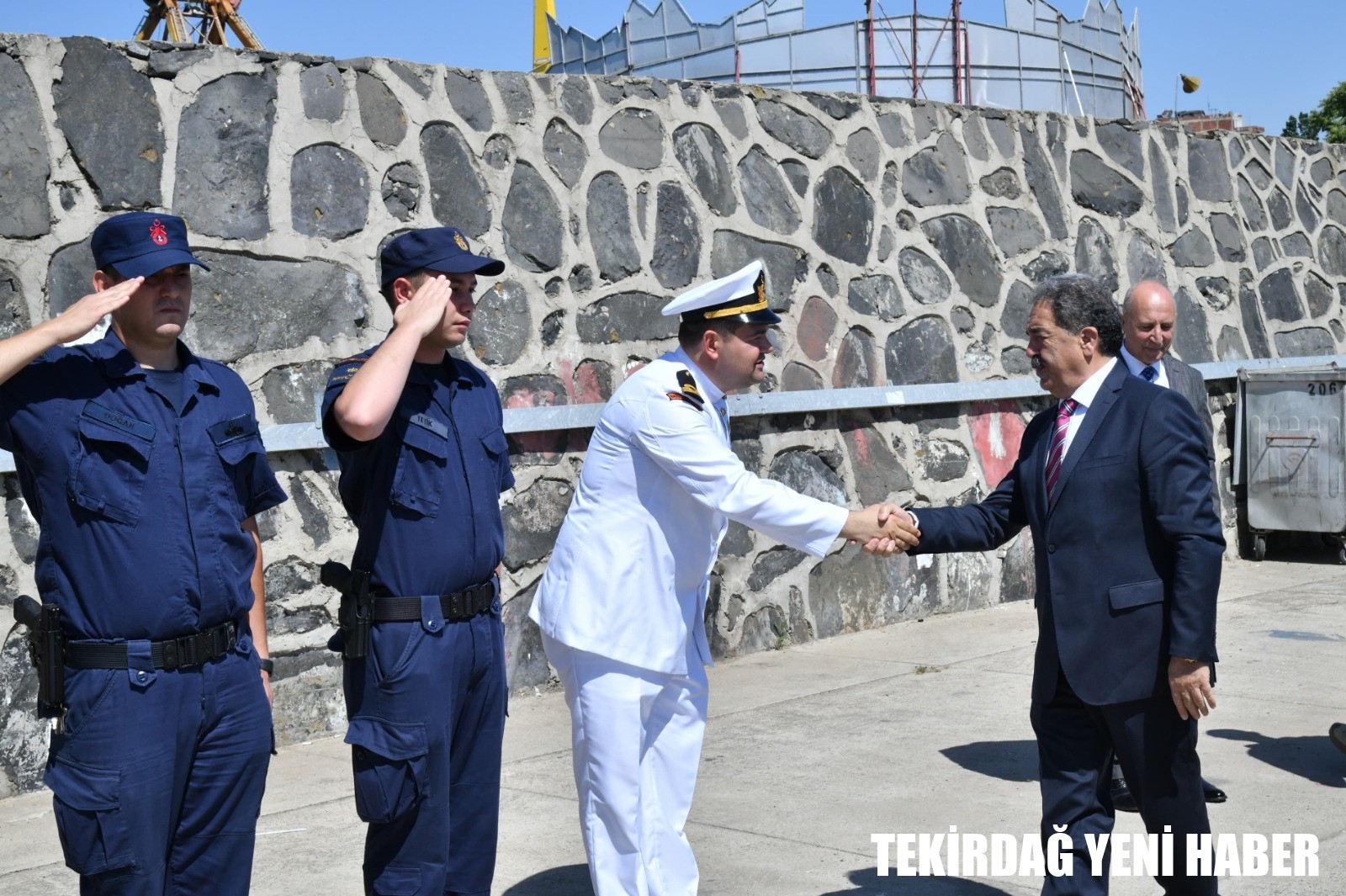 Vali Vekili Güler Süleymanpaşa Sahil Güvenlik Komutanlığı Personeli ile Bayramlaştı