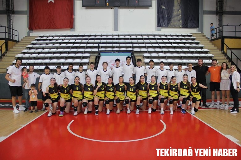 KIZ VE ERKEK VOLEYBOL TAKIMLARIMIZ “ANALİG VOLEYBOL YARI FİNAL GRUP MÜSABAKALARI” İÇİN ESKİŞEHİR’E BİLETİNİ ALDI!