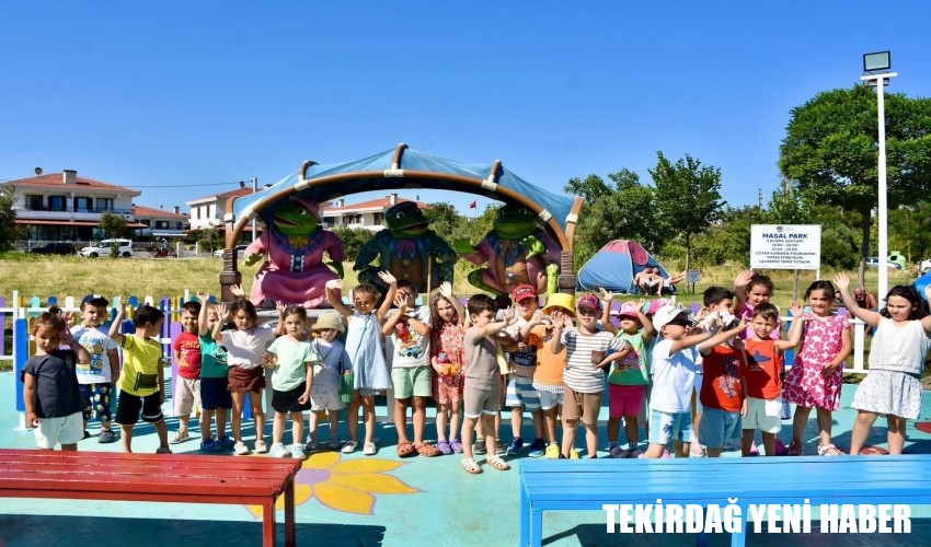 Masal Park’ta çocukların yüzleri gülüyor.