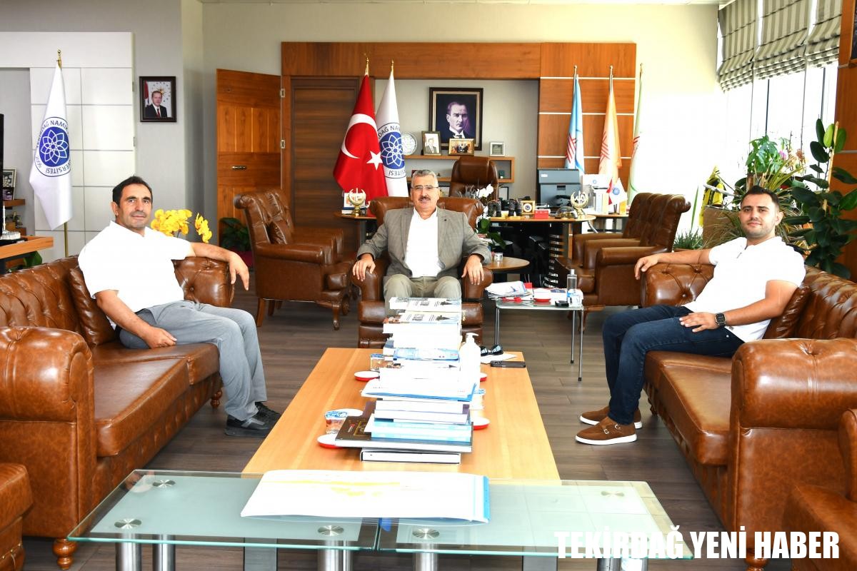 Prof. Dr. Mümin ŞAHİN’i ziyaret etti.