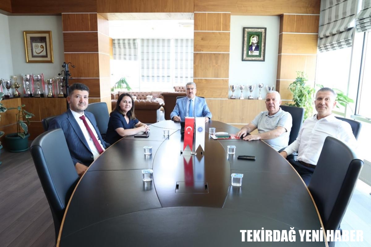 ÜNİVERSİTEMİZ REKTÖRÜ, REKTÖR YARDIMCILARI VE GENEL SEKRETERİ İLK TOPLANTISINI GERÇEKLEŞTİRDİ