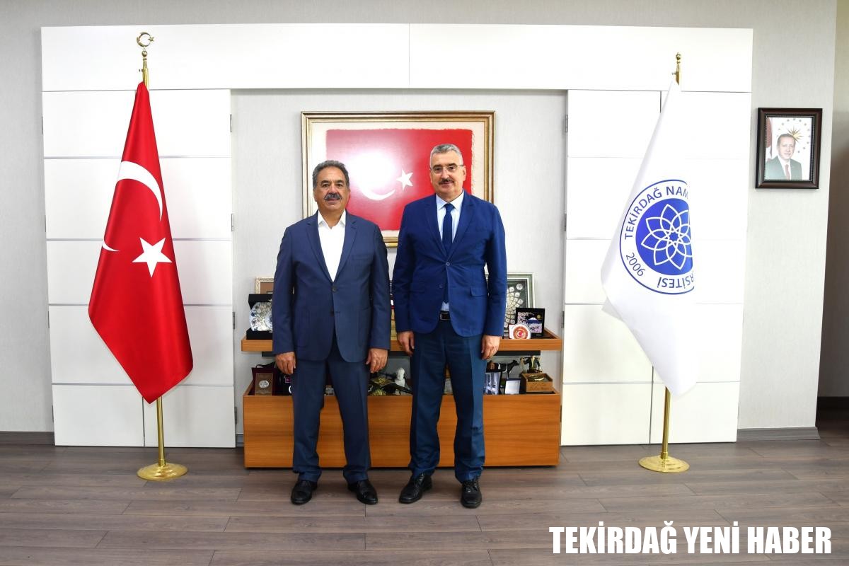 ÜNİVERSİTEMİZ REKTÖRÜNE VEDA ZİYARETİ