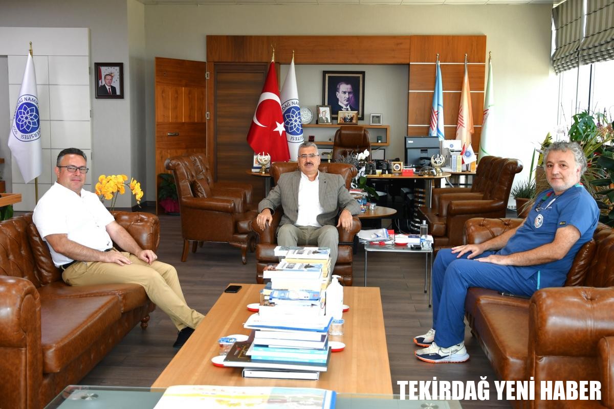 ÜNİVERSİTEMİZ REKTÖRÜNE ZİYARET