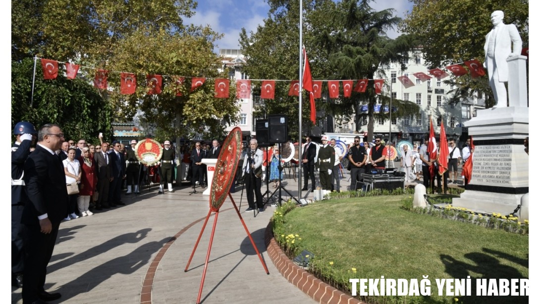 30 Ağustos Zafer Bayramı Münasebetiyle Atatürk Anıtı’na Çelenk Sunuldu