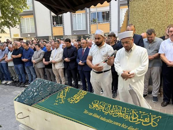 AK Parti İl Başkan Yardımcısı Sabahattin Tirakioğlu’nun annesi, 88 yaşında yaşamını yitirdi.