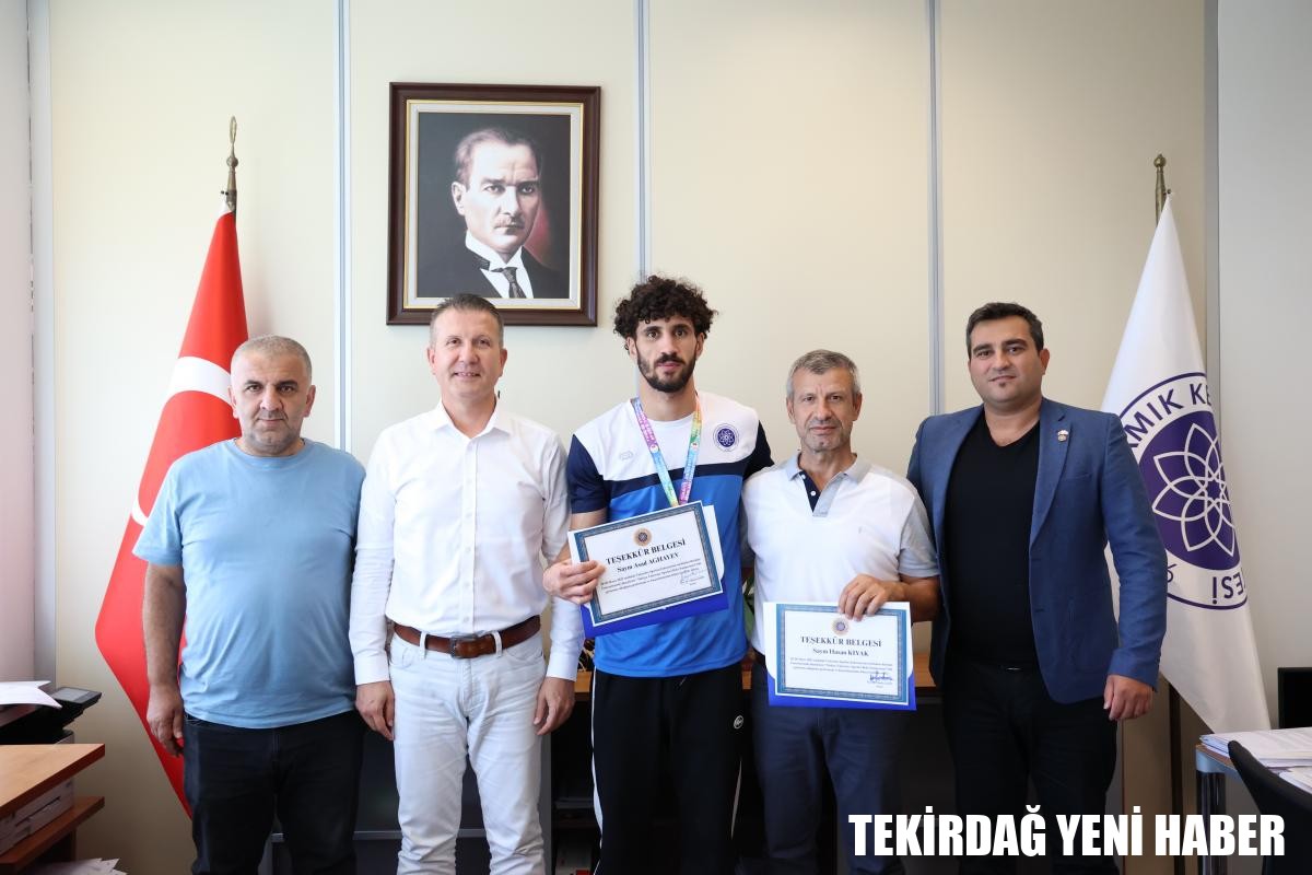 BOKS ŞAMPİYONASINDA GÜMÜŞ MADALYA KAZANDI