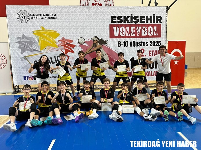 ERKEK İL KARMASI VOLEYBOL TAKIMIMIZ ANALİG VOLEYBOL TÜRKİYE FİNALLERİ İÇİN FİLELERDEKİ MÜCADELESİNE DEVAM EDECEK.