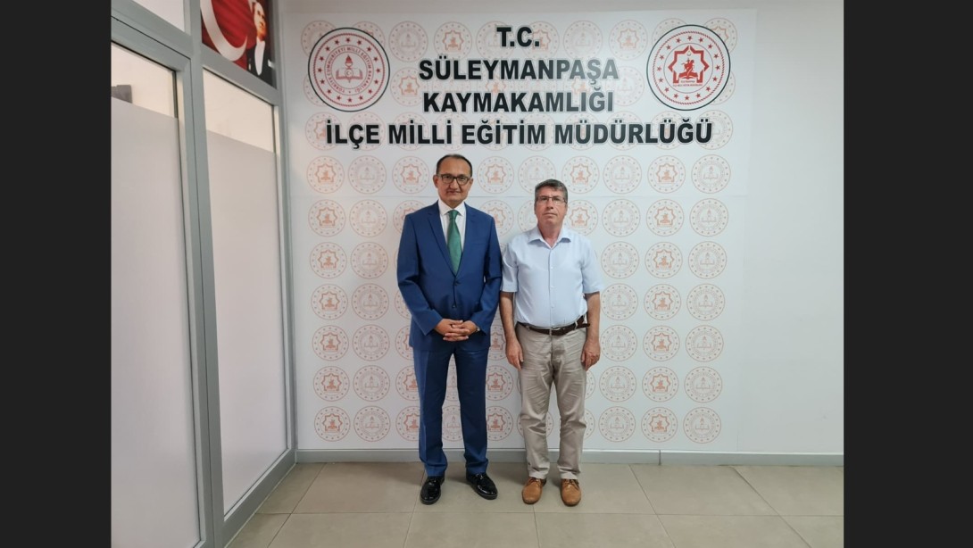 Muratlı İlçe Milli Eğitim Müdürü Mustafa ÖZ’den İlçe Milli Eğitim Müdürü Fahri KIRMIZI’ya Hayırlı Olsun Ziyareti.