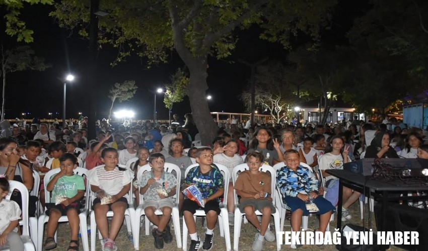 Mürefte’de yaz akşamları açık hava sinemasıyla renklendi…