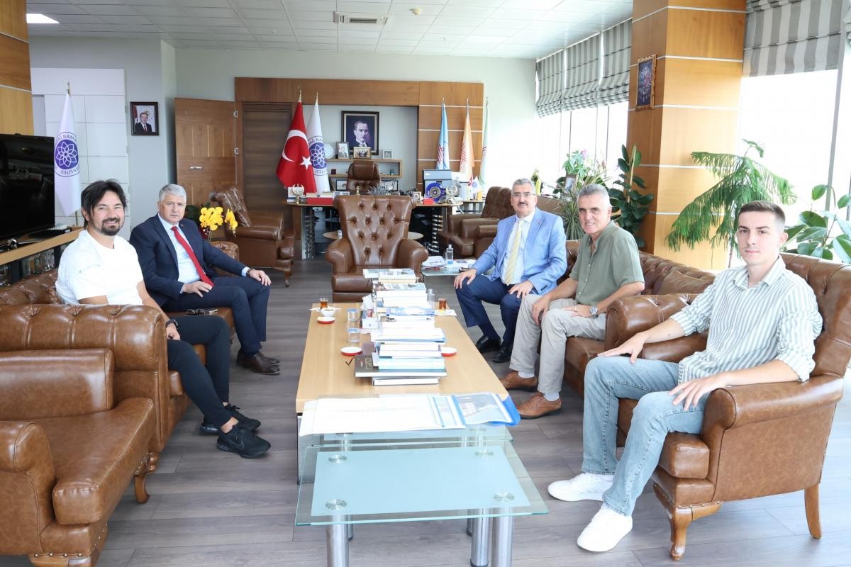 TEKİRDAĞSPOR FUTBOL AKADEMİSİNDEN REKTÖRÜMÜZE ZİYARET