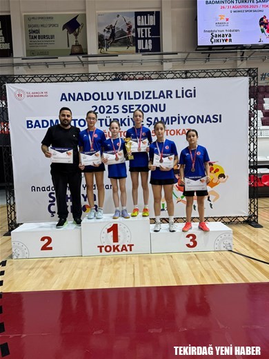 ANALİG 2025 SEZONU BADMİNTON TÜRKİYE ŞAMPİYONASINDA TEKİRDAĞ BADMİNTON KIZ TAKIMIMIZ 3.’LÜK KÜRSÜSÜNDE YERİNİ ALDI.