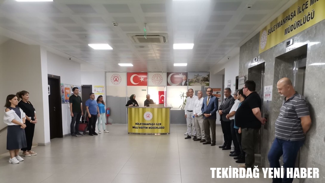 İlçe Milli Eğitim Müdürü Fahri KIRMIZI, Müdürlüğü Personelinin Mevlid Kandili’ni Tebrik Etti