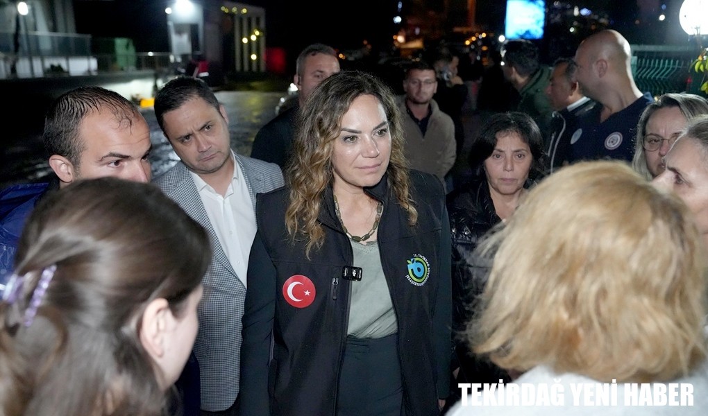 ANİ BASTIRAN SAĞANAK SONRASINDA BÜYÜKŞEHİR VE TESKİ EKİPLERİ SEFERBER OLDU