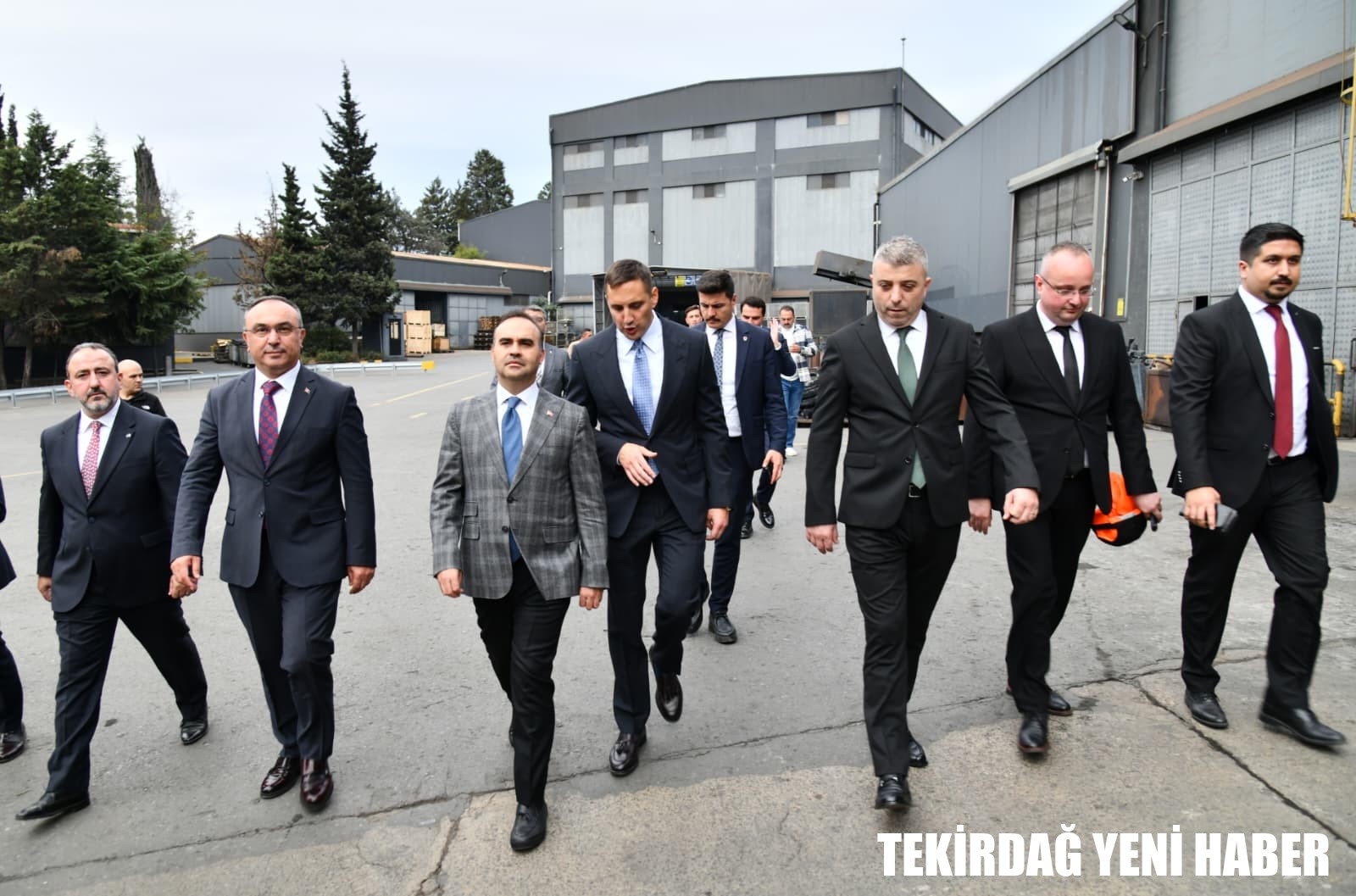 Bakan Kacır ve Vali Soytürk Kutes Metal’i Ziyaret Etti