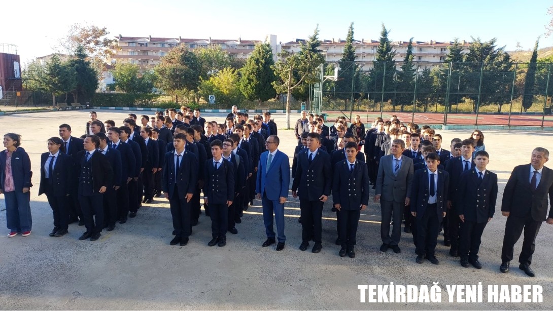 İlçe Milli Eğitim Müdürü Fahri KIRMIZI, İlçemiz Kumbağ Mesleki ve Teknik Anadolu Lisesinde Düzenlenen Bayrak Töreni’ne Katıldı.