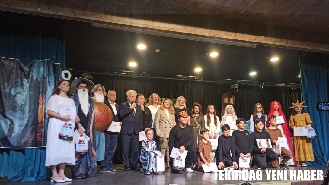 İlçemiz Tekirdağ Bilim ve Sanat Merkezi Tiyatro Topluluğu Tarafından Hazırlanan “Türk Mitolojisi Canlanıyor” İsimli Tiyatro Oyunu Yahya Kemal Beyatlı Kültür Merkezi Salonunda Şube Müdürü Bahar YONUCU’nun Katılımıyla Sergilenmiştir.