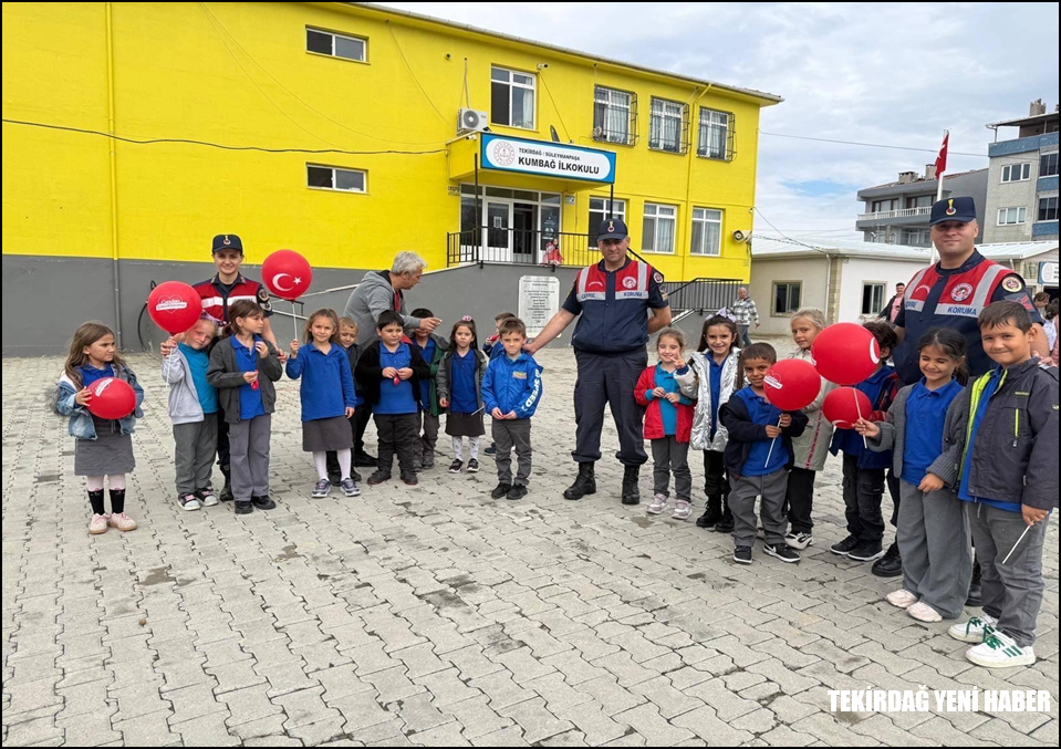 Jandarmadan Öğrencilere Hayvan Sevgisi Eğitimi