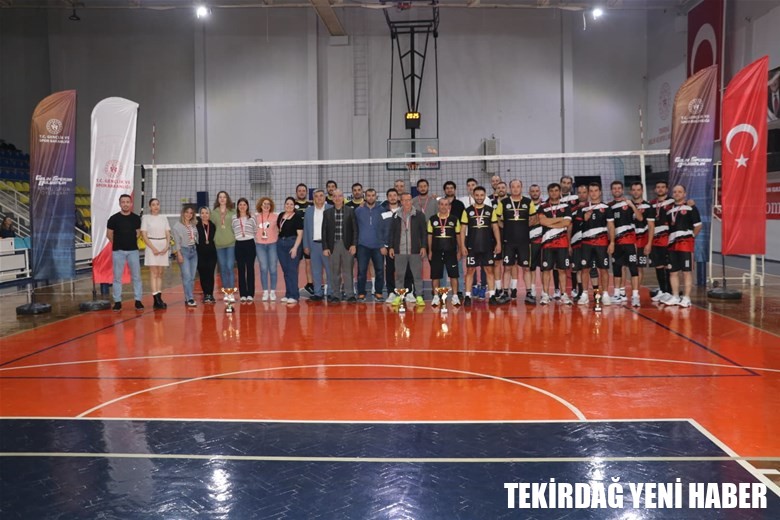 “KAMU SPOR OYUNLARI” BASKETBOL VE VOLEYBOL ÖDÜL TÖRENİNDE MADALYA VE KUPALAR SAHİPLERİNİ BULARAK MUHTEŞEM BİR FİNAL SERGİLEDİ